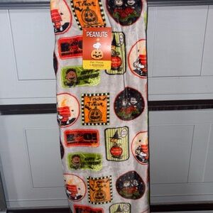 Peanuts Festive Halloween Blanket